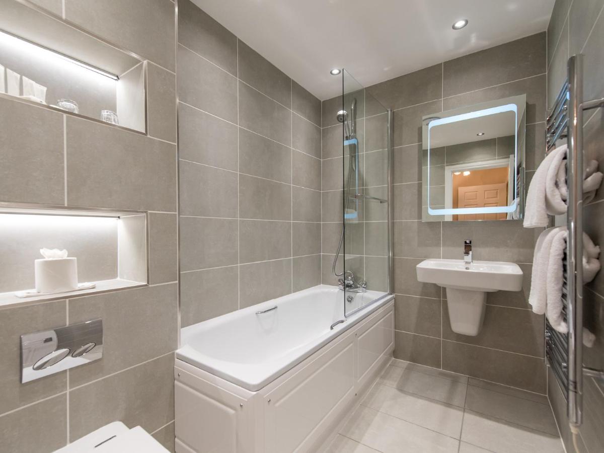 The Royal & Fortescue Hotel - Housity