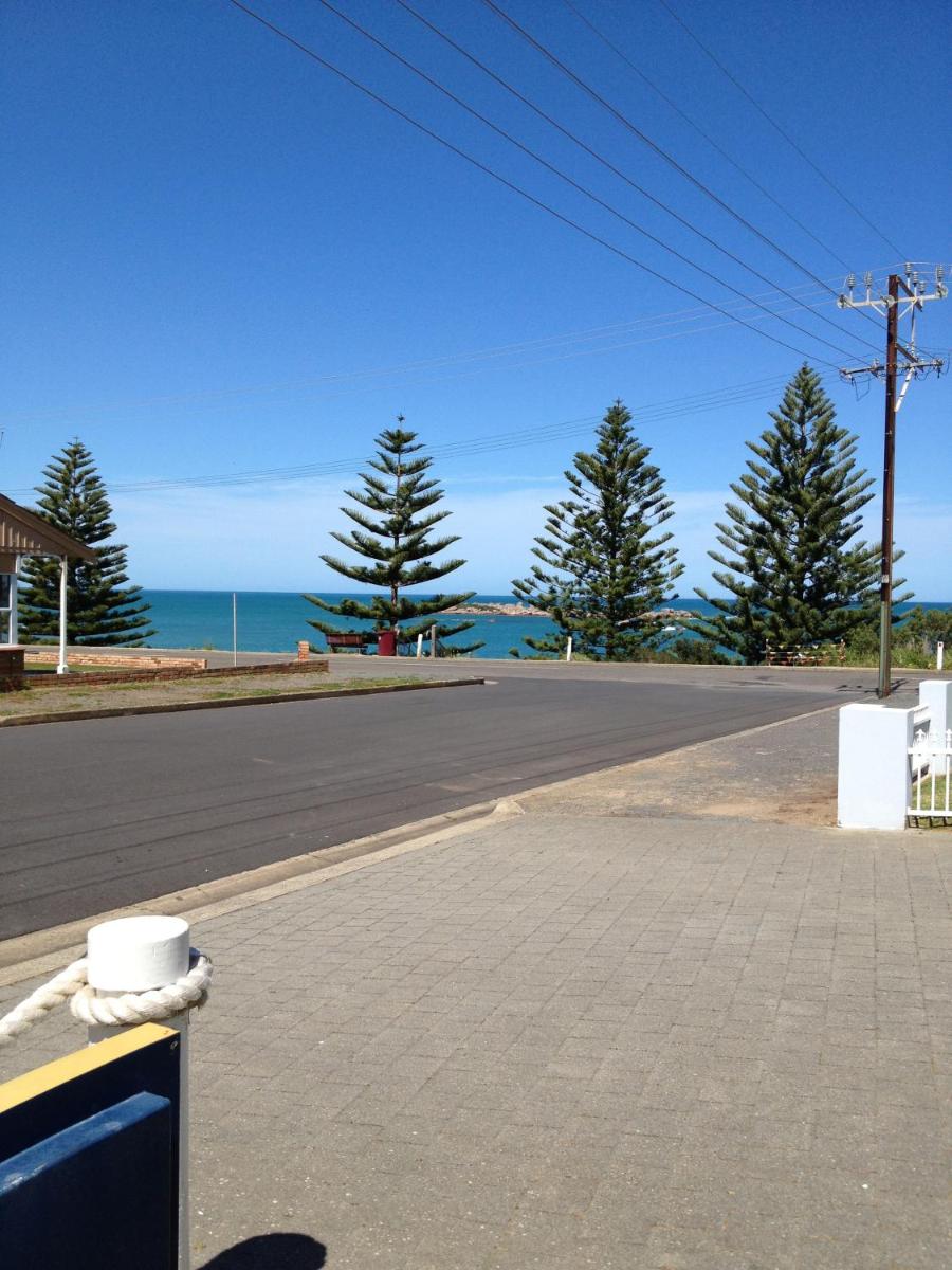 Port Elliot Beachcomber on Horseshoe Bay linen included spotless - Housity