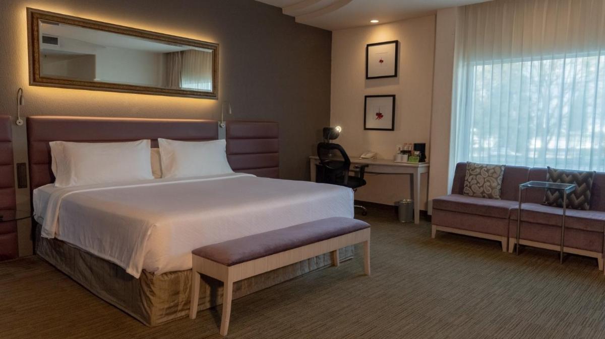 Crowne Plaza Toluca - Lancaster, an IHG Hotel - Housity