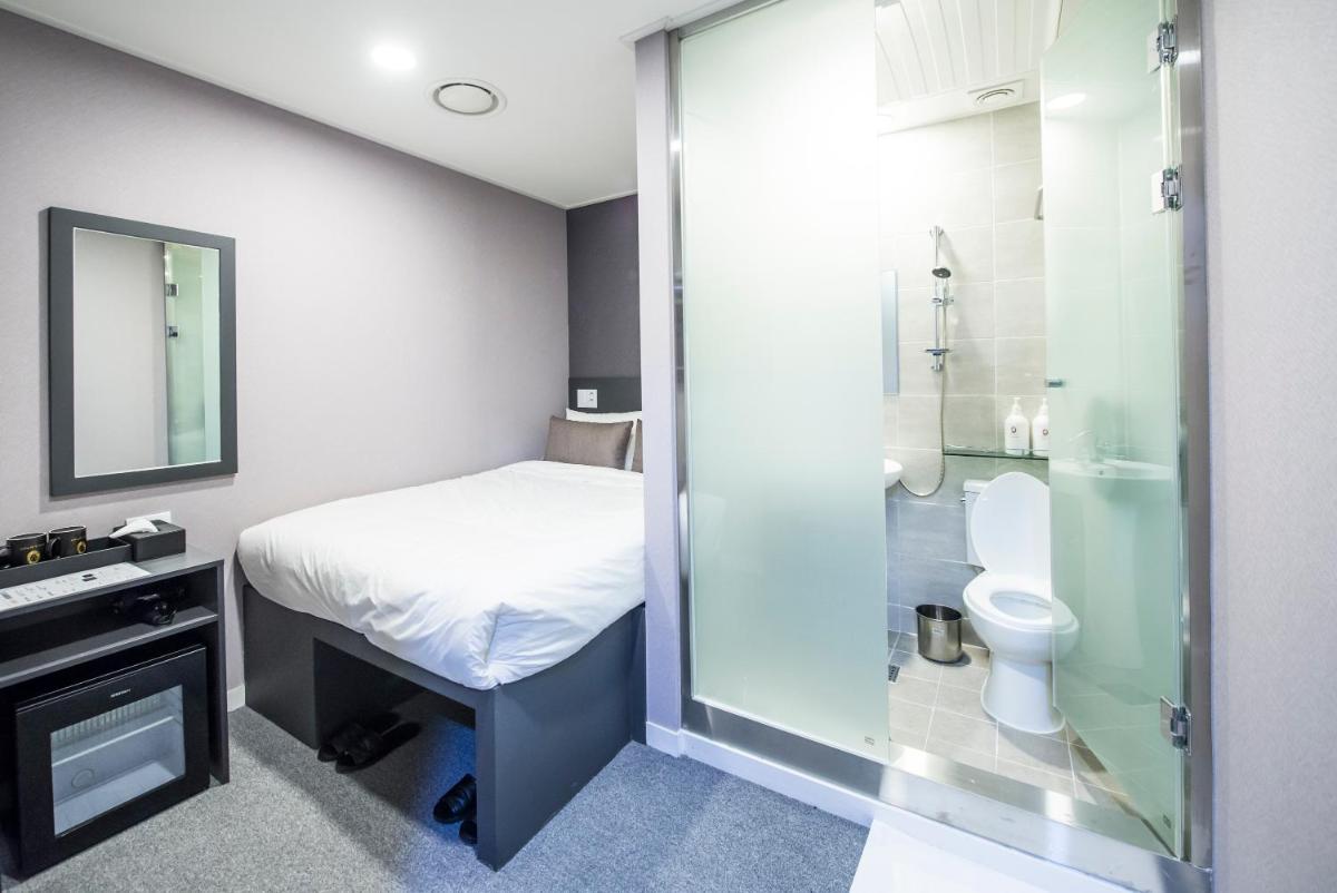 Philstay Myeongdong Metro - Housity