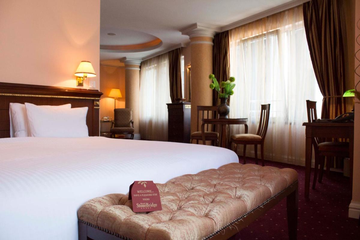 Stone Bridge Hotel - Housity