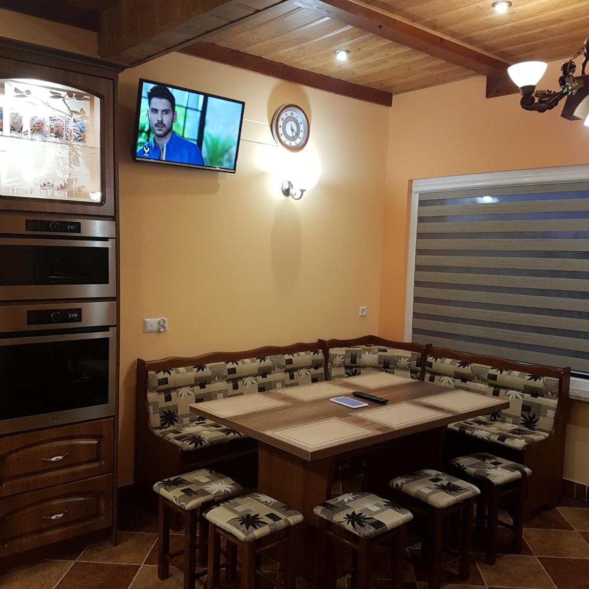 POKOJE GOŚCINNE ”ŻUBR” - Housity