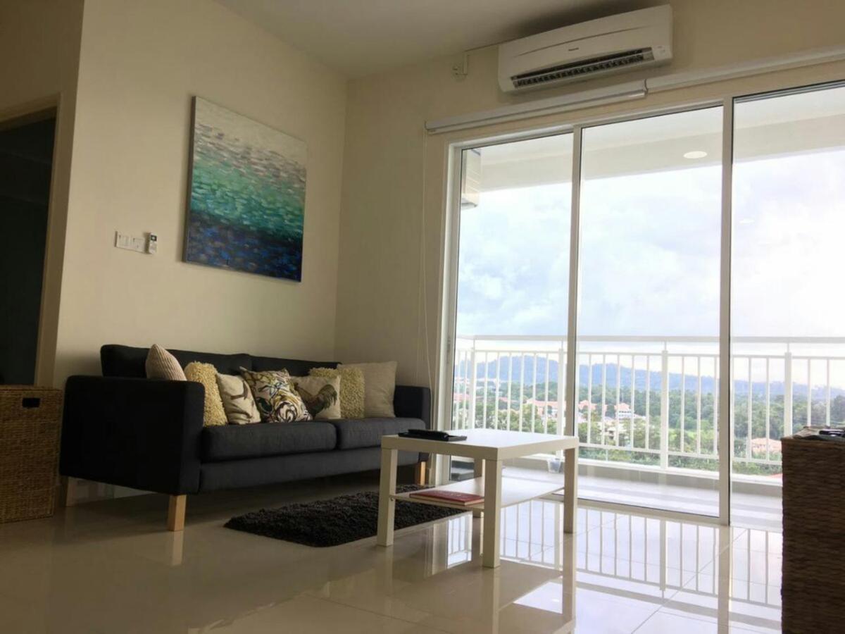 Sandakan Spacious and Comfortable Pool View Condo - Housity
