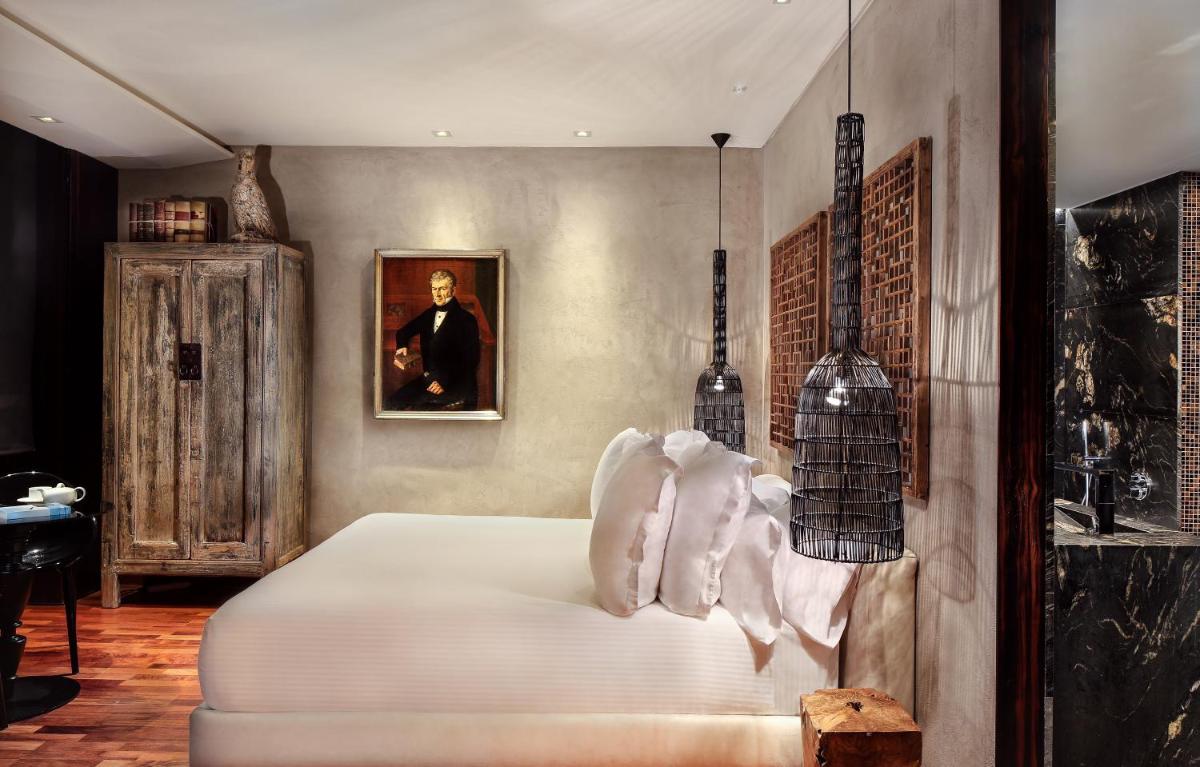 Cama o camas de una habitación en Claris Hotel & Spa GL, a Small Luxury Hotel of the World