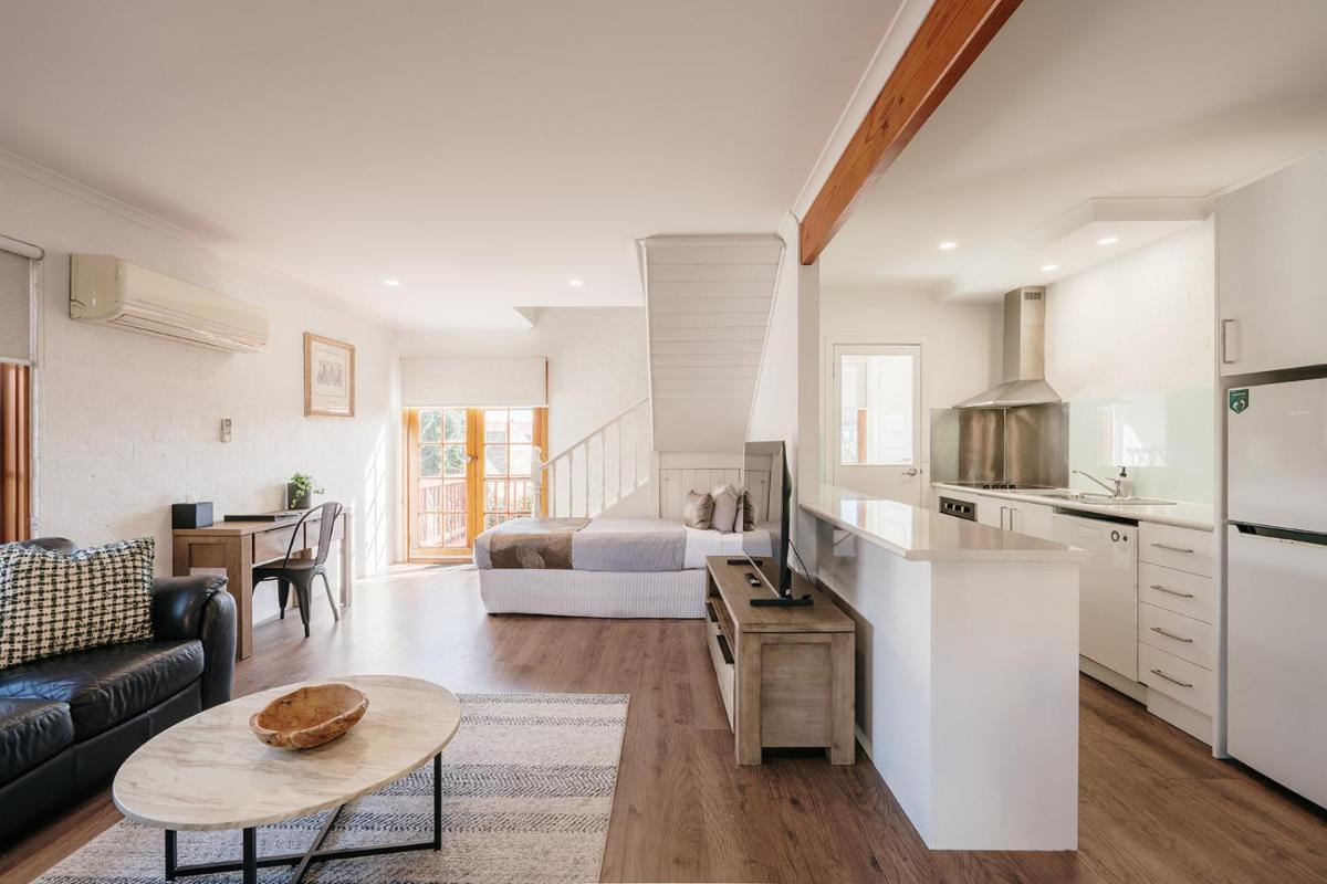 Hideaway on George - Housity