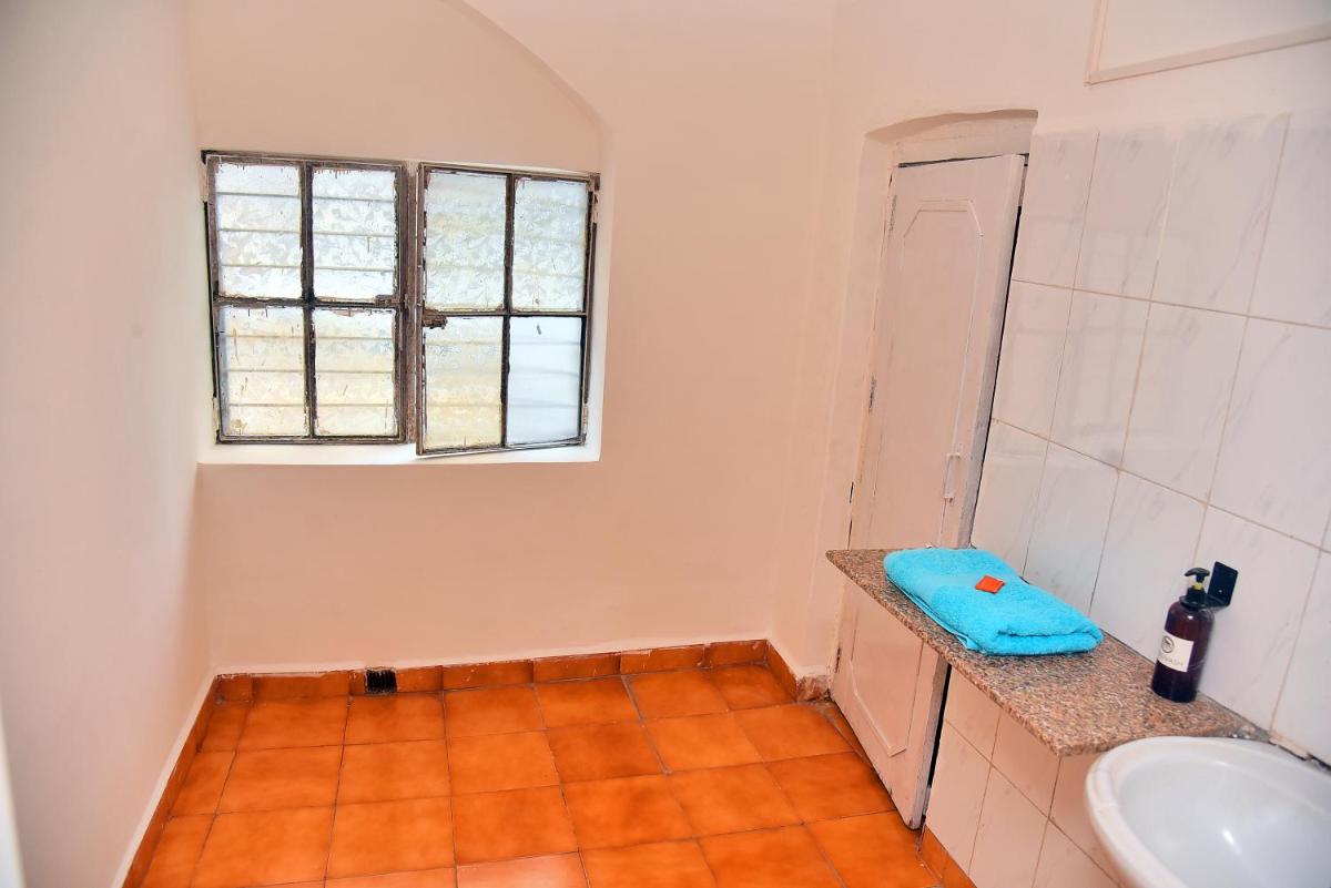 Hotel Grand Barrack - Housity