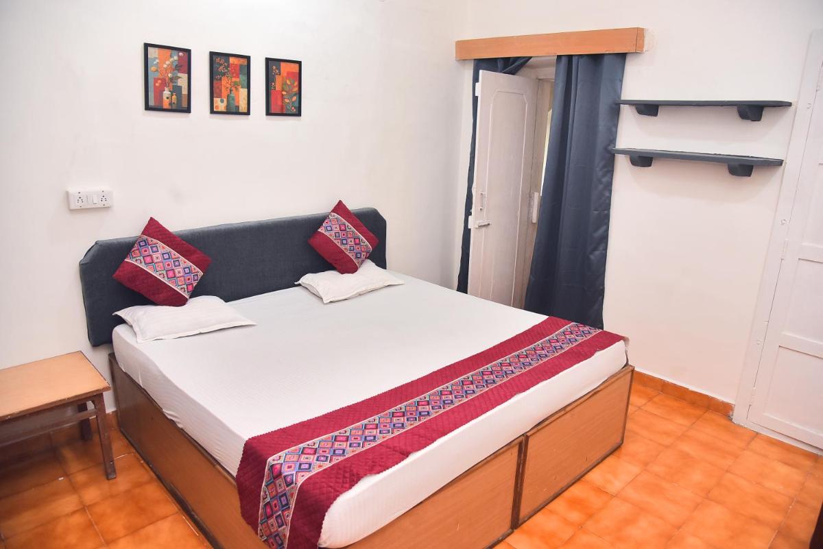 Hotel Grand Barrack - Housity