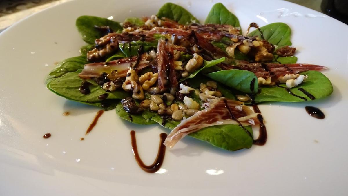 Comida en o cerca de este hotel