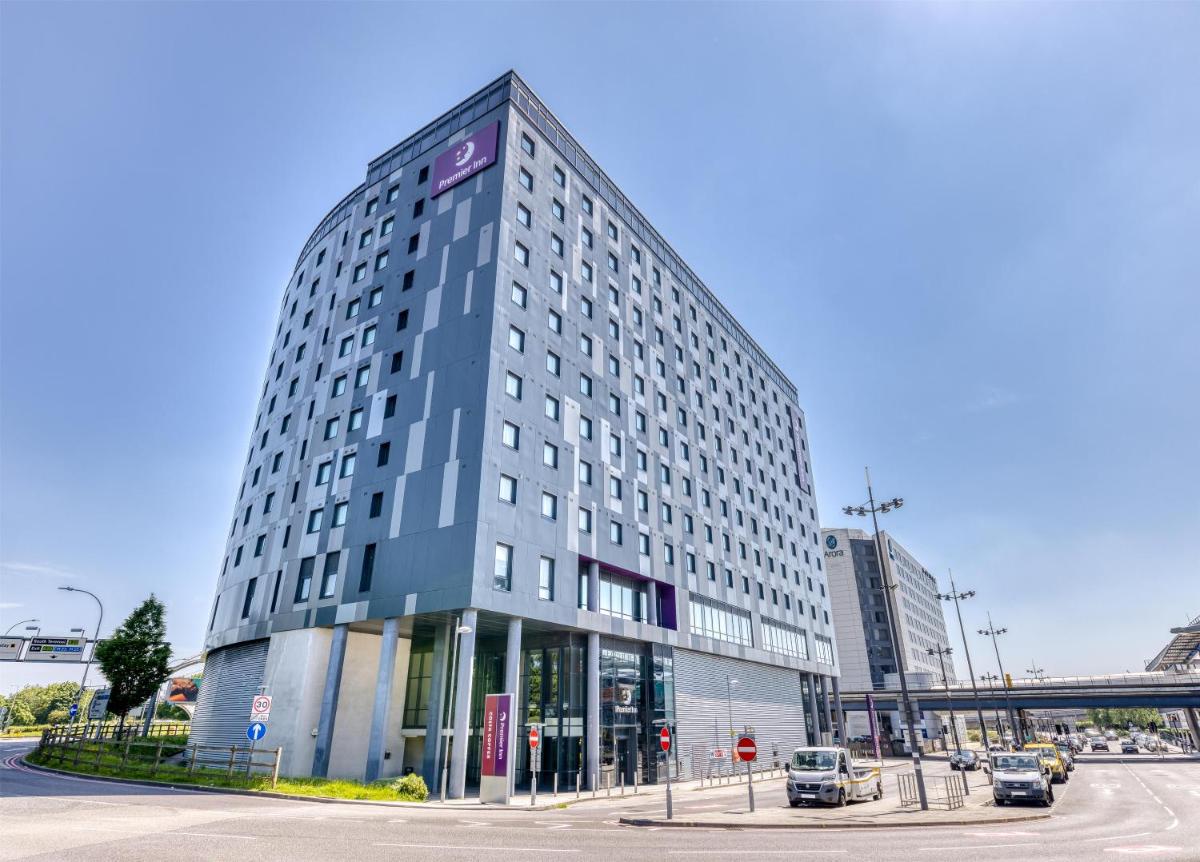 Premier Inn London Gatwick Airport - North Terminal - Housity