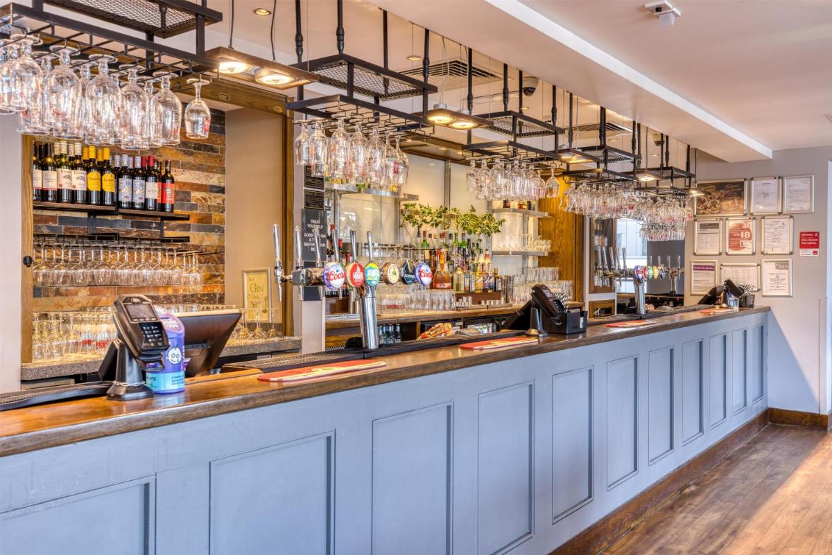 Premier Inn London Gatwick Airport - North Terminal - Housity
