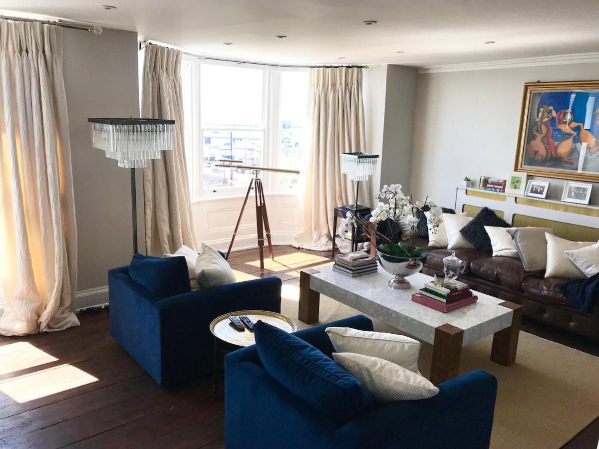 Marina Retreat - Stunning 4 bedroom, 3 bathroom house with harbour views! - Housity