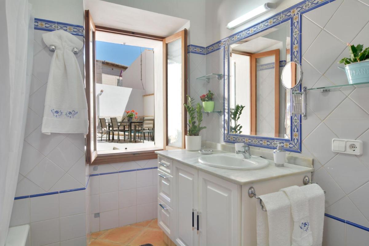 Mallorca Town House with Pool - Housity