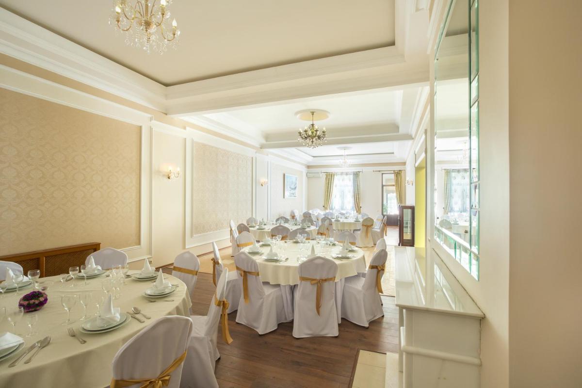 Hotel Golden Autumn - Housity