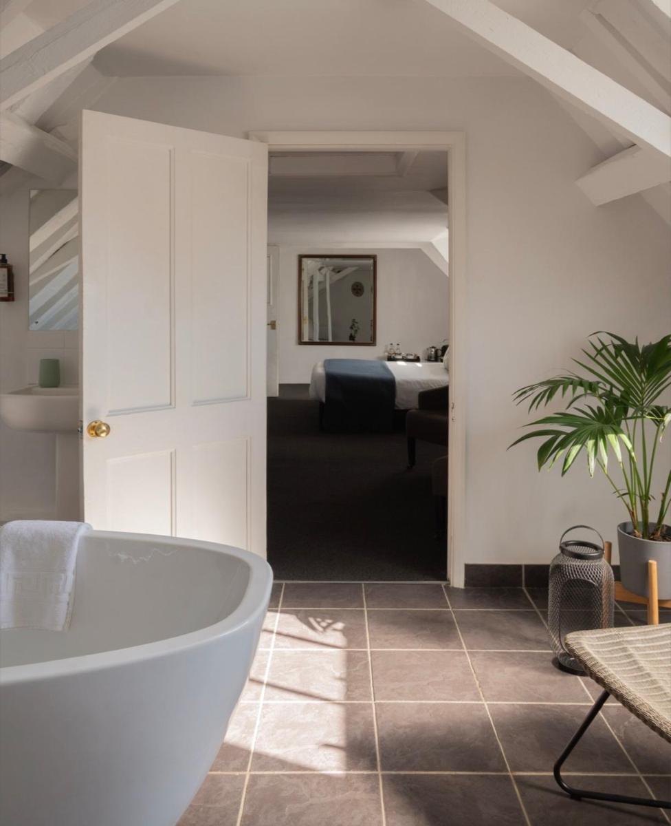Whitehouse Rye - Housity