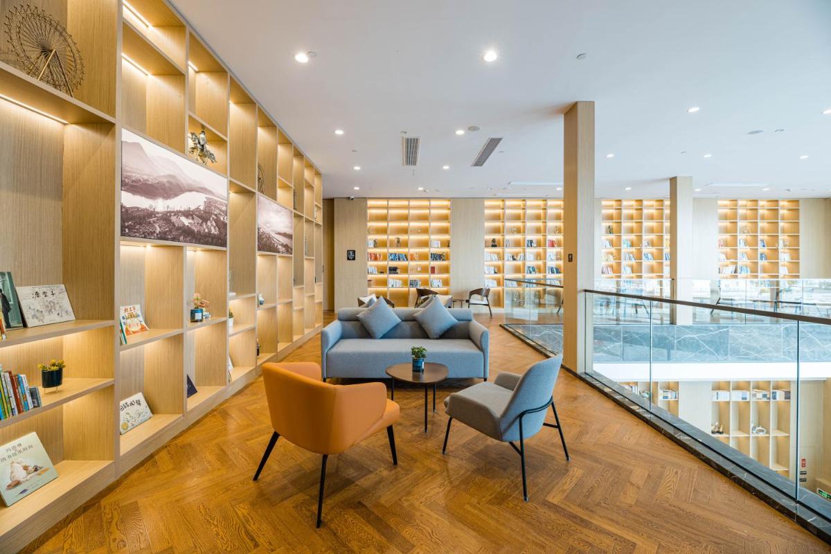 Atour Hotel Ningbo Laowaitan - Housity