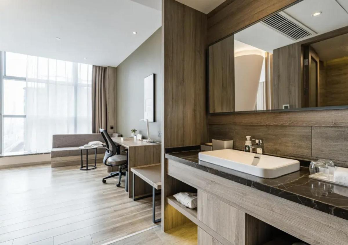 Atour Hotel Ningbo Laowaitan - Housity