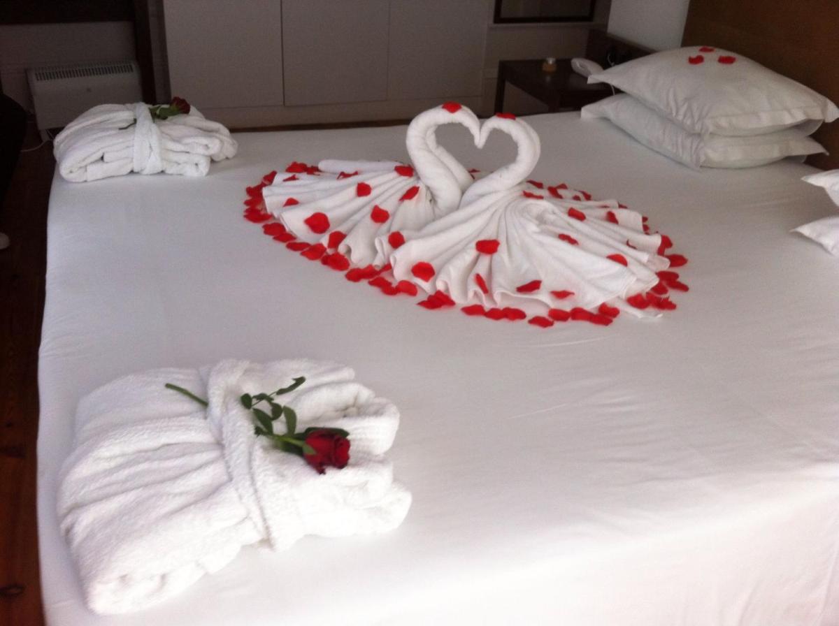 Uma cama ou camas num quarto em Hotel Quinta da Cruz & SPA