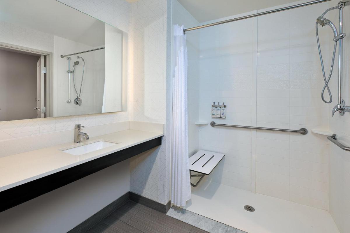 Holiday Inn Express Hotel & Suites Ann Arbor West, an IHG Hotel - Housity