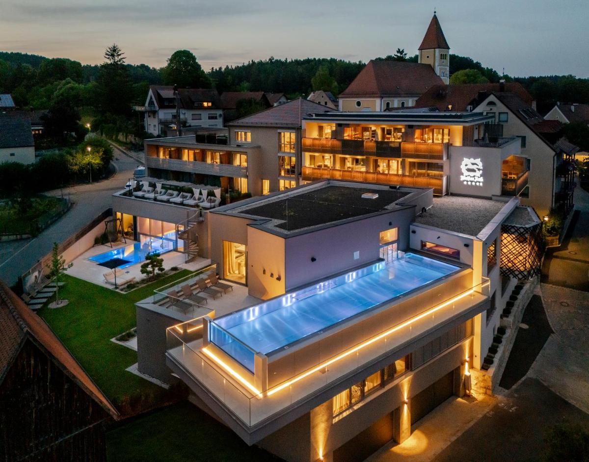 Landhotel Weißes Roß - Housity