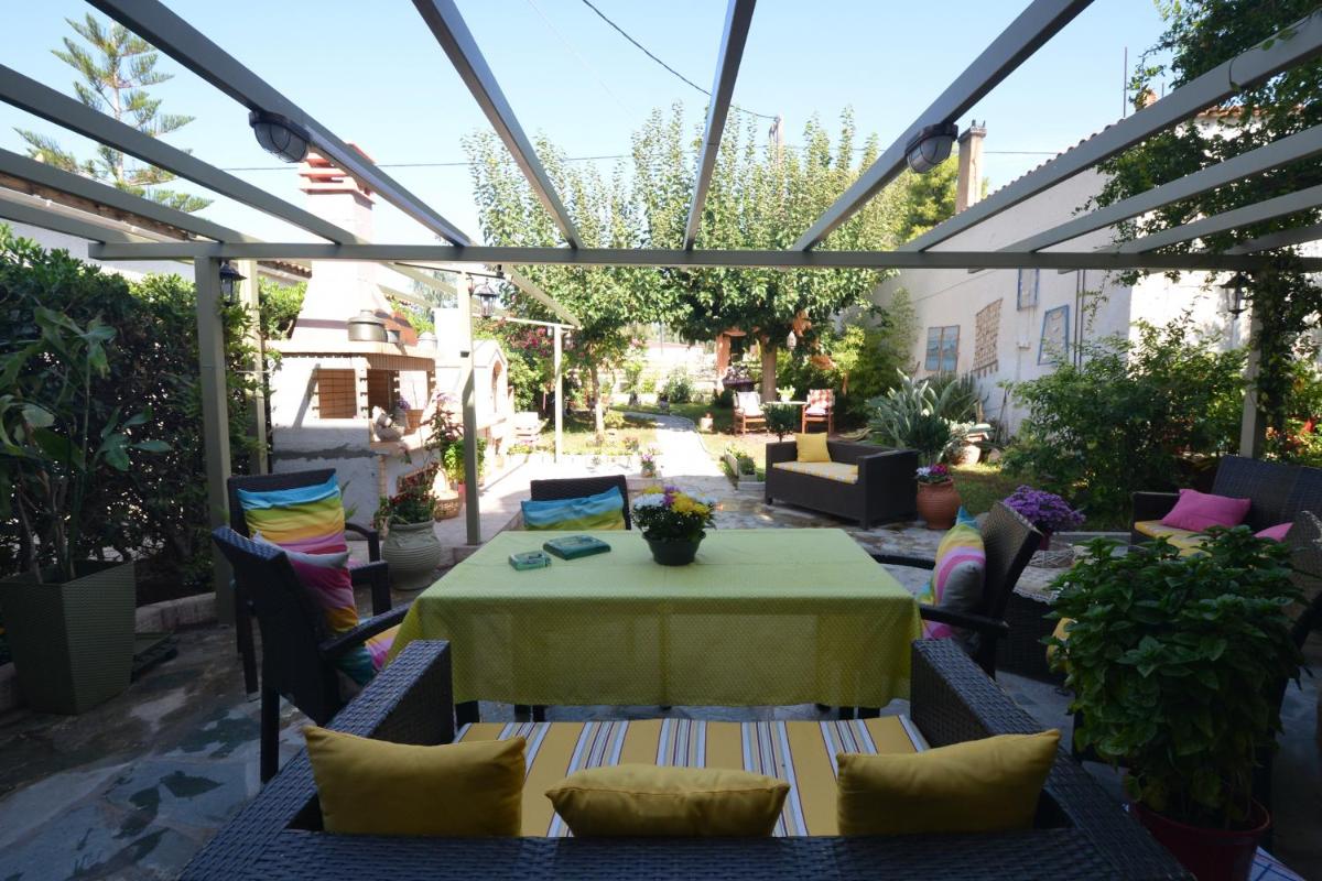 House with Big Garden - Housity
