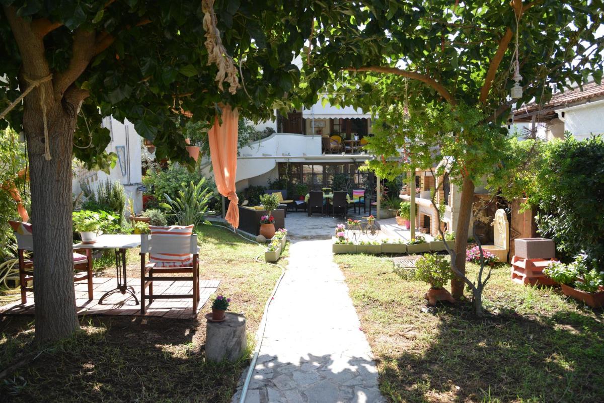 House with Big Garden - Housity