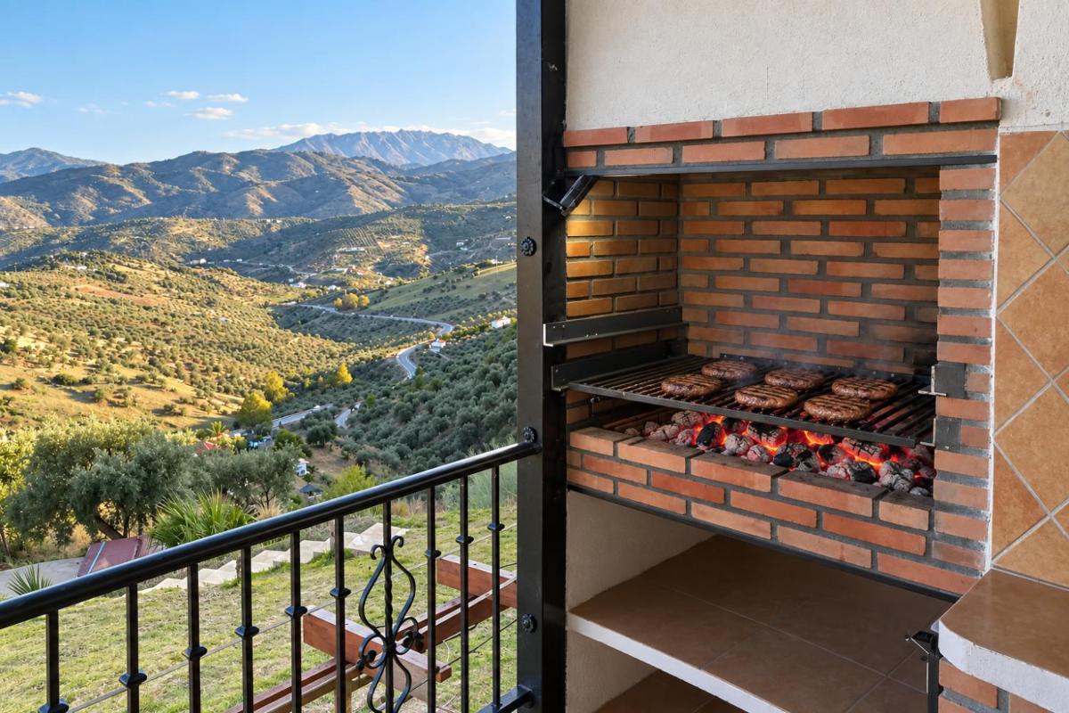 Mansion 7 bedrooms 6 bathrooms private pool heated in cold months and privacy of 5 ha pure nature 'San Jacinto' - Housity