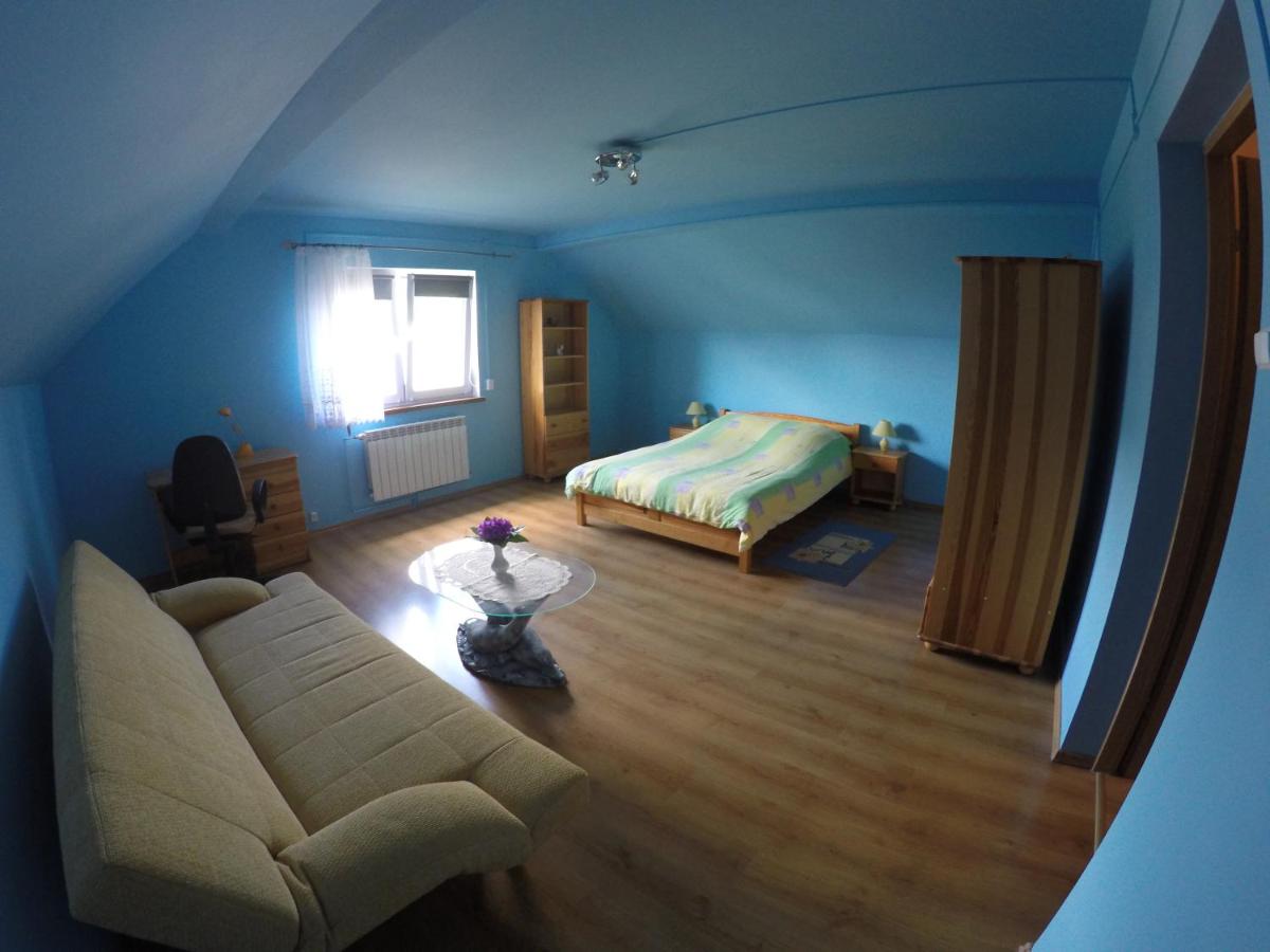 Dom w Mokrem - Housity