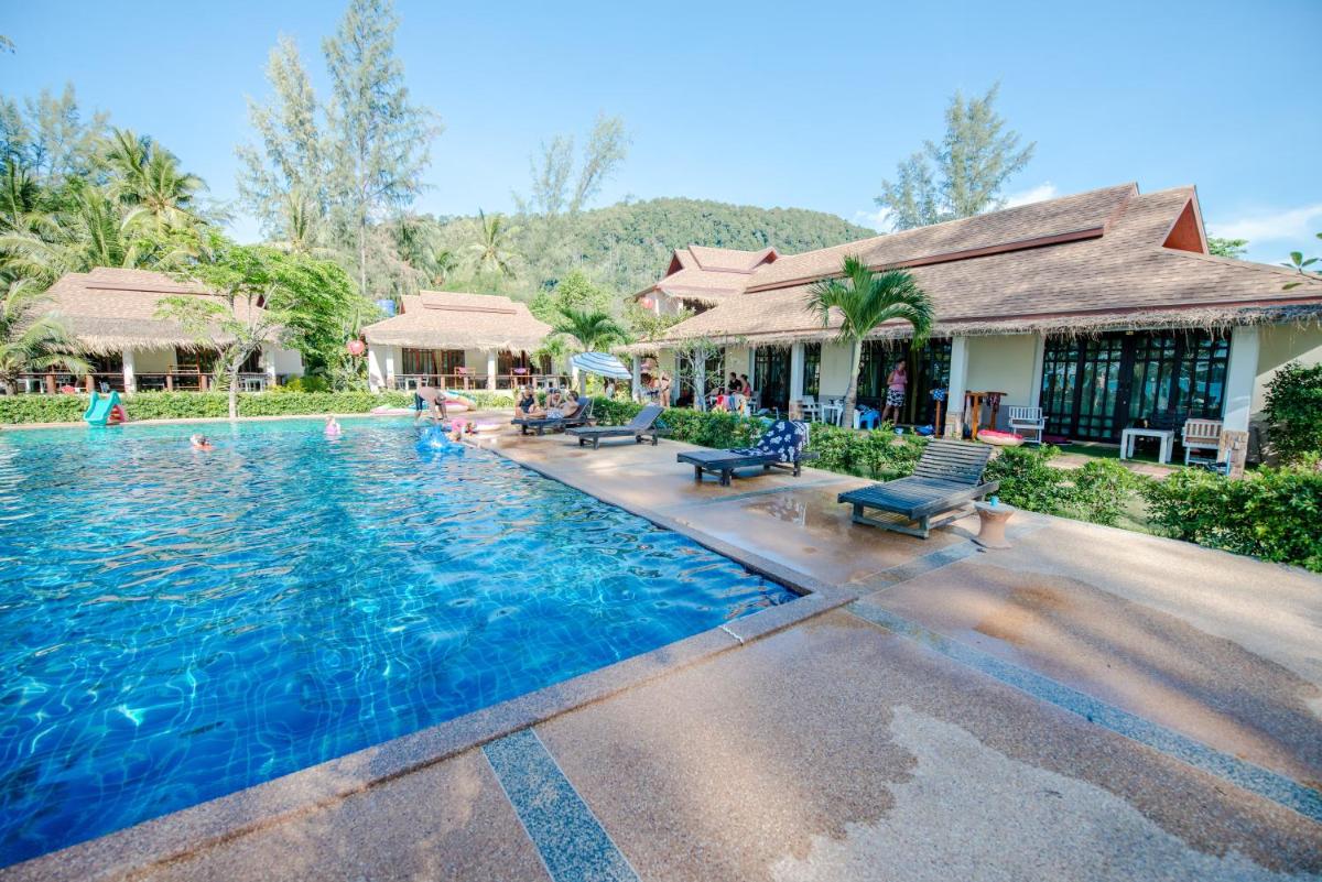 Banana Beach Resort - Housity