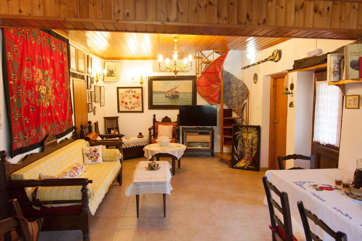 Traditional Villa Olea-Renieri - Housity