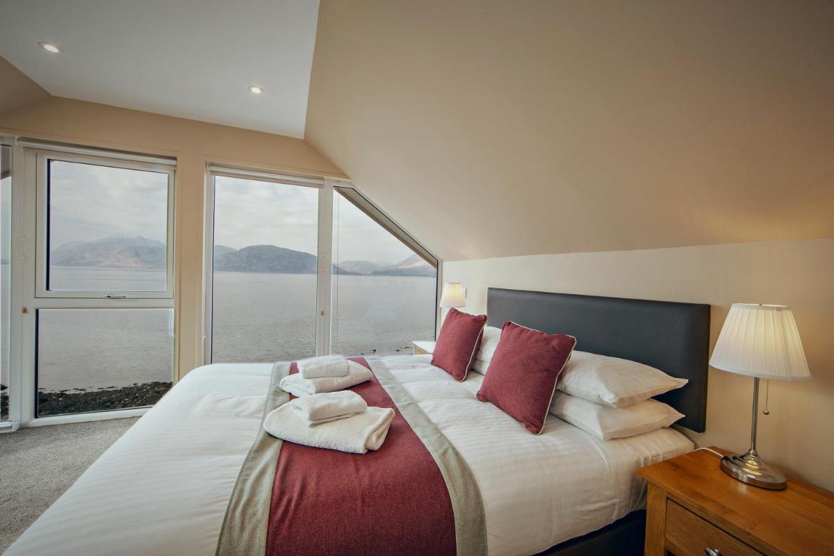 Beach Houses with Hot Tubs - Housity