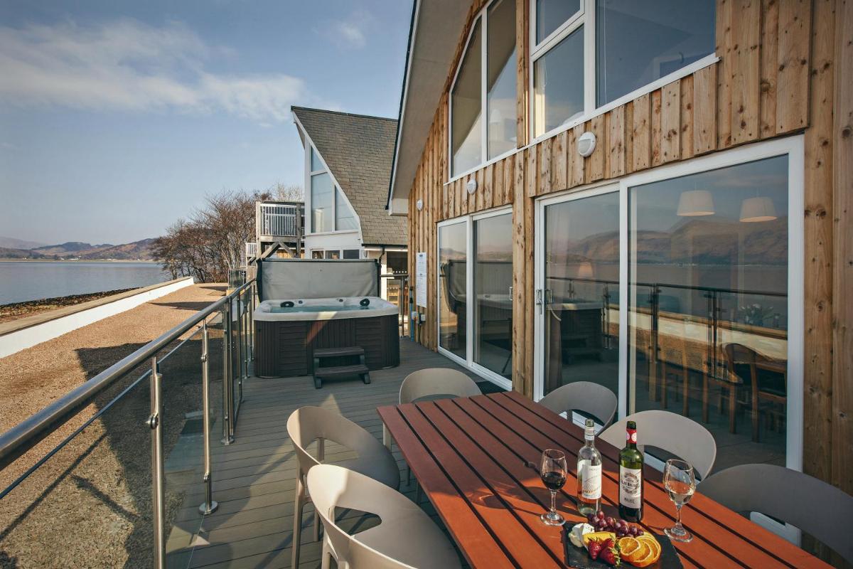 Beach Houses with Hot Tubs - Housity