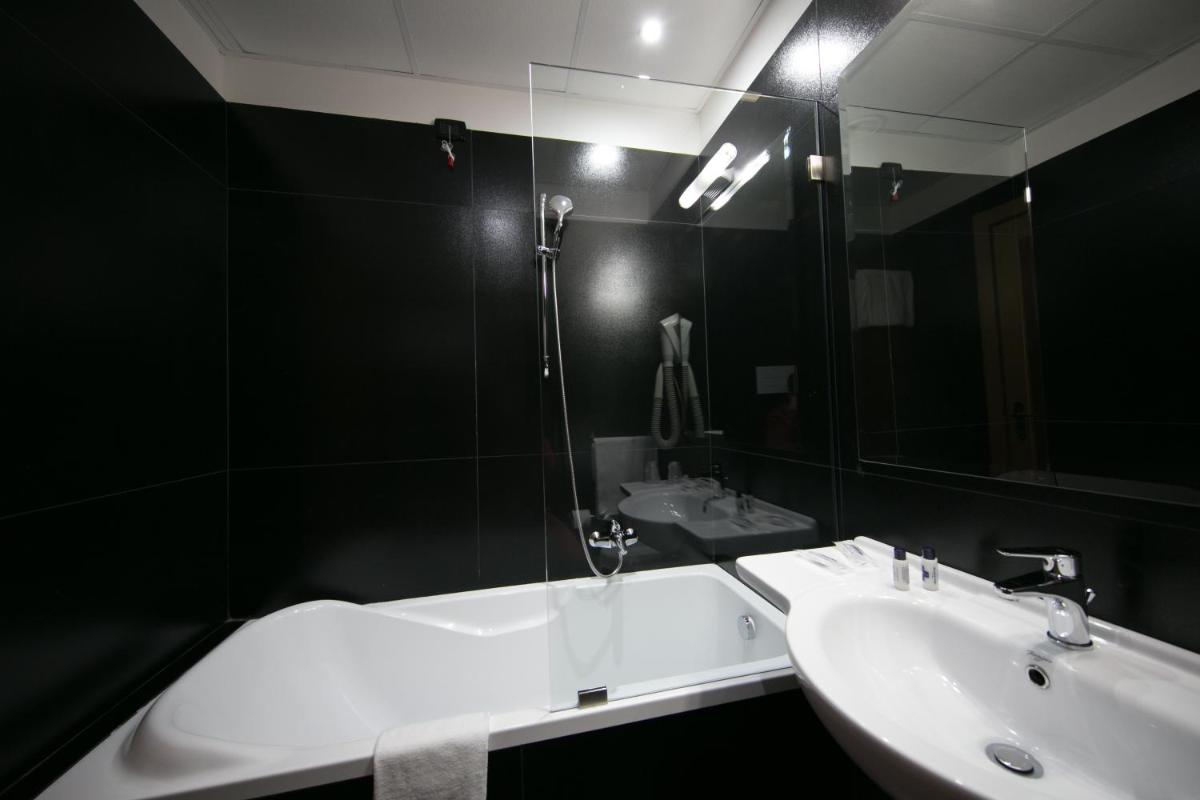 Mediterranea Hotel & Convention Center - Housity