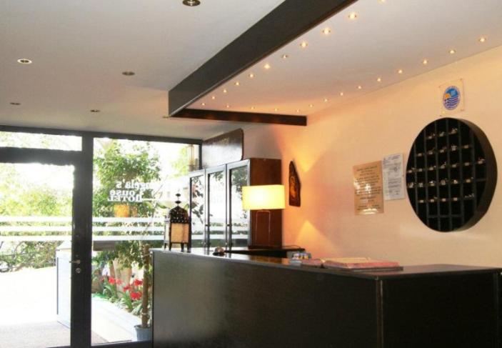 Angela's House Hotel - Housity
