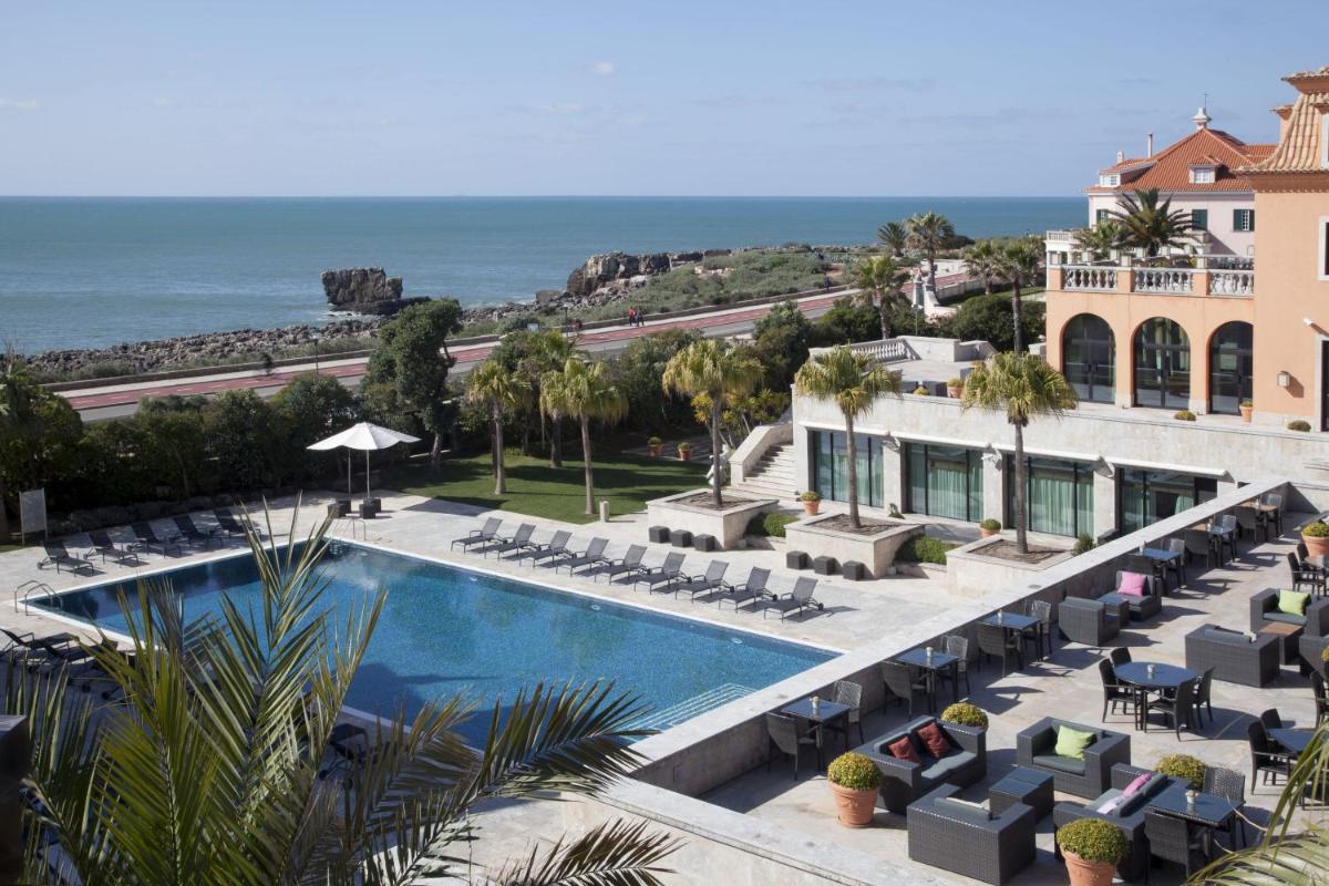 uma vista aérea de um resort com piscina e o oceano em Grande Real Villa Itália Hotel & Spa - A Leading Hotel of the World em Cascais