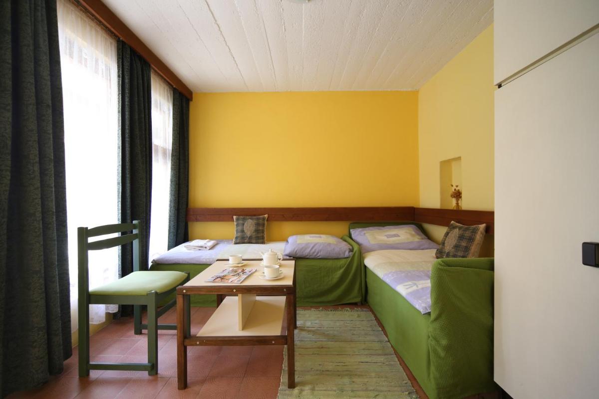 Hotel Melis - Housity