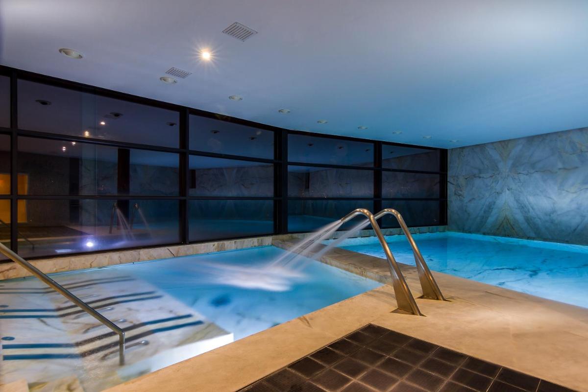 A piscina em ou perto de Paraíso Villas & Spa