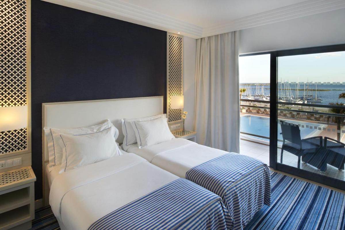 Uma cama ou camas num quarto em Real Marina Hotel & Spa
