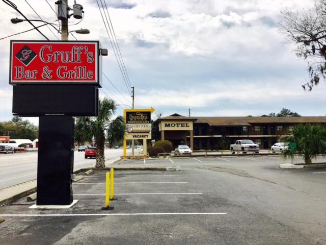 Dinner Bell Motel - Housity