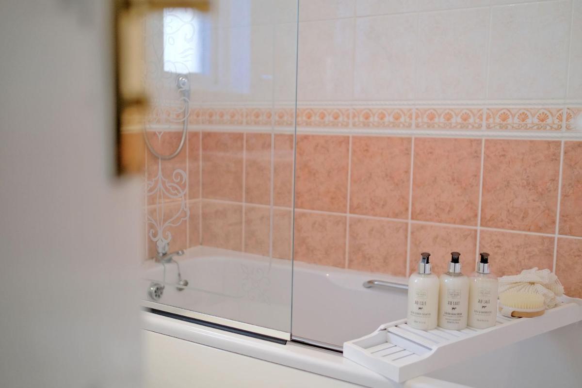 Orange Apartments Beechgrove Gardens - Housity