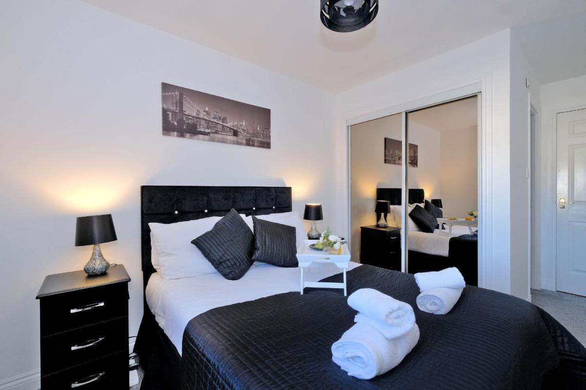 Orange Apartments Beechgrove Gardens - Housity