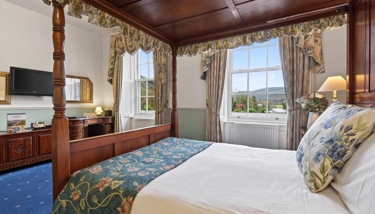 Newby Bridge Hotel - Housity