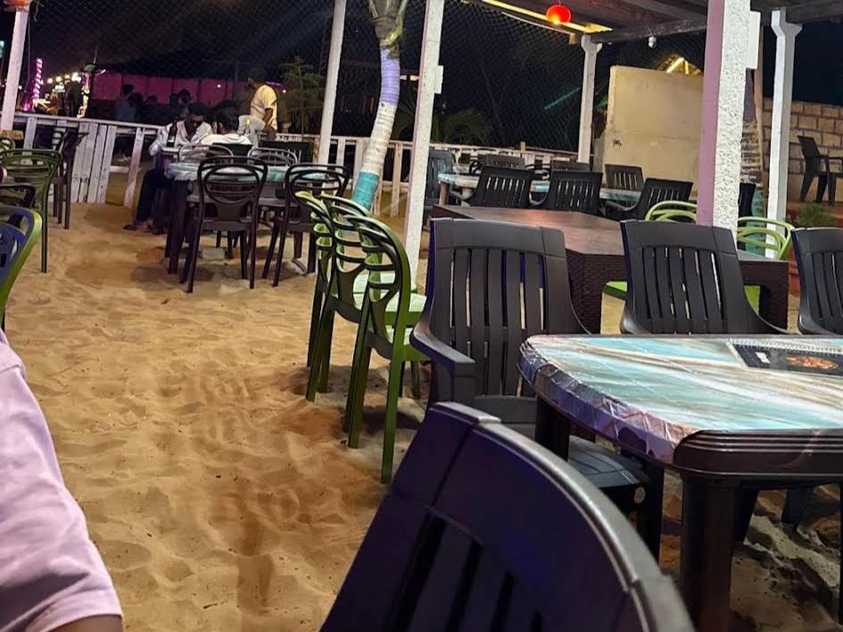 Gajananstay Beach facing Rooms Indians only - Housity