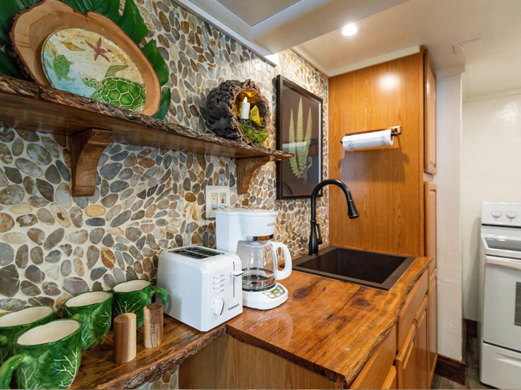 Gilligans Island - Housity
