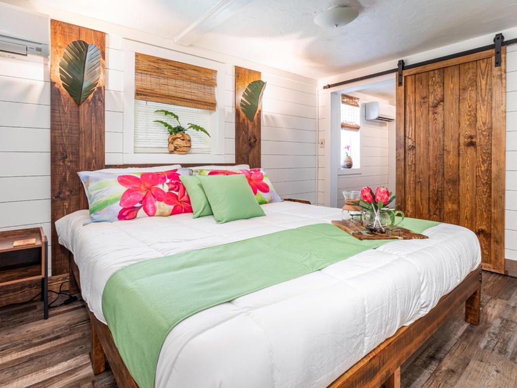 Gilligans Island - Housity