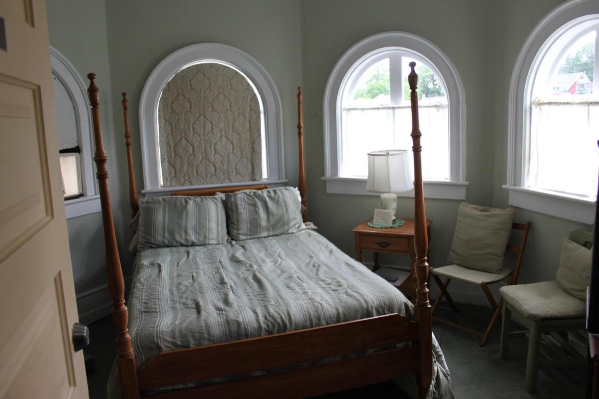 Victorian Charm Inn - Housity