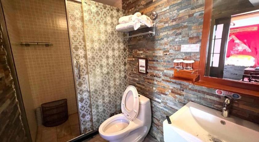 Beijing Double Happiness Courtyard Hotel - Housity