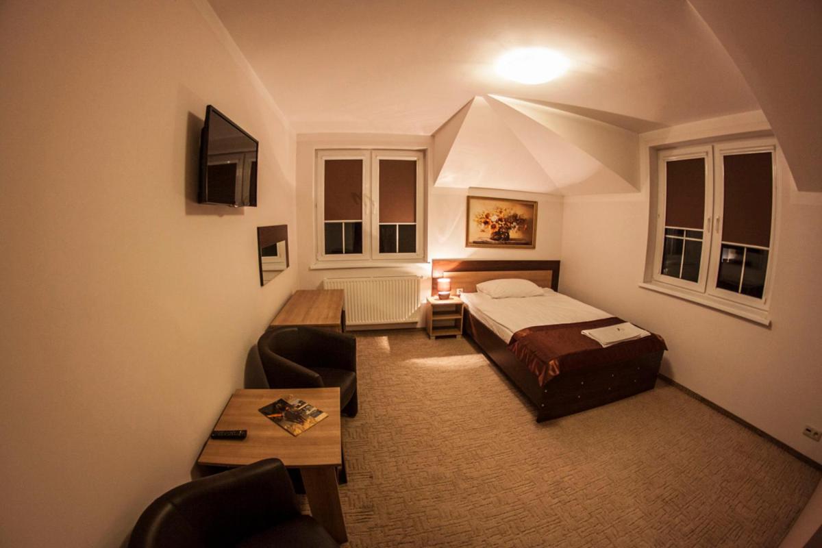 Pensjonat i Klub Jeździecki Michelin - Housity