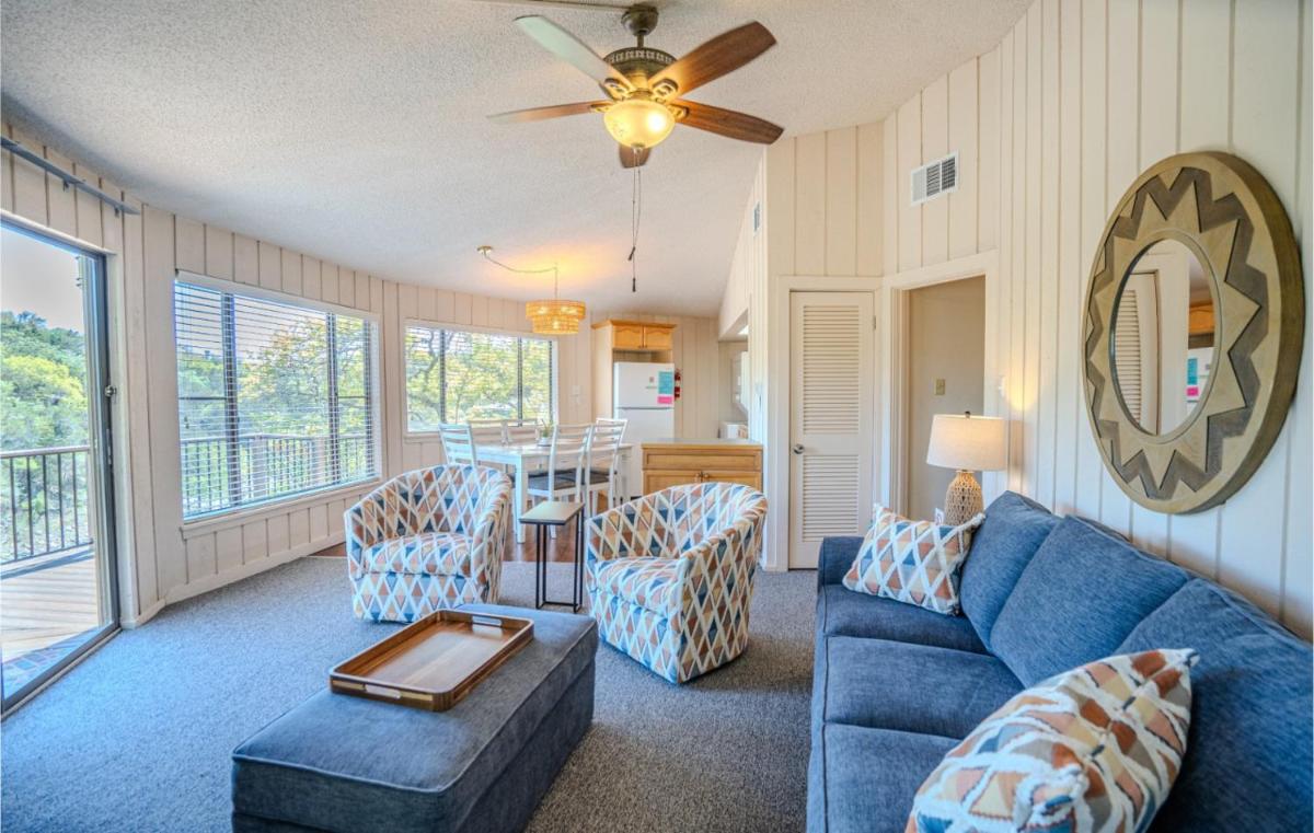 Lakefront Bungalow With Community Poolhot Tub #9 - Housity