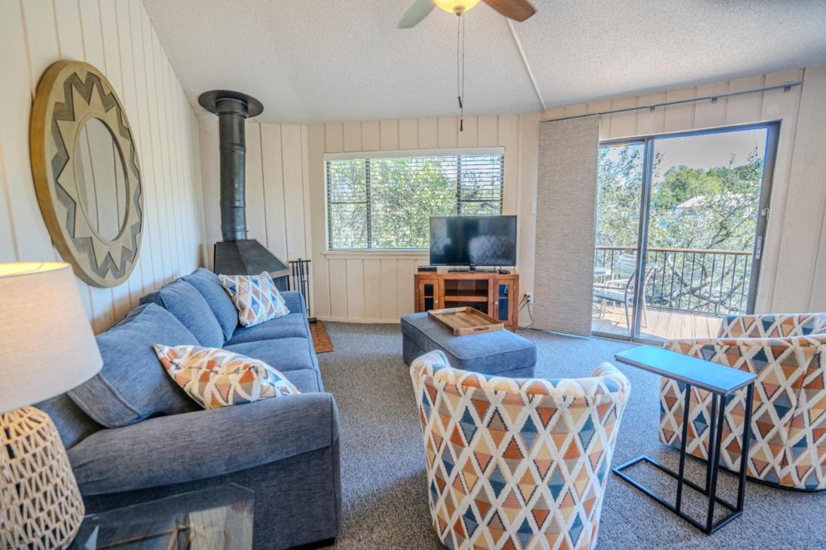 Lakefront Bungalow With Community Poolhot Tub #9 - Housity