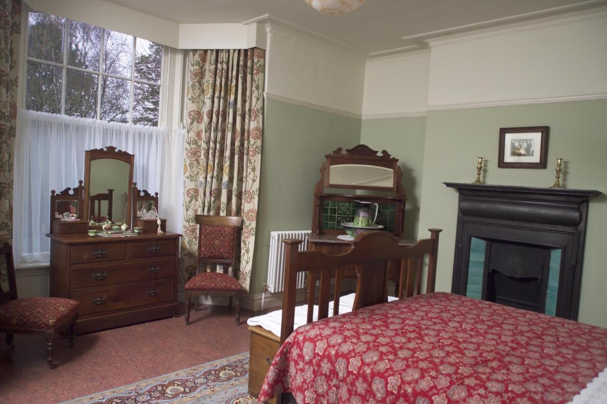 Dylan Thomas House - Housity
